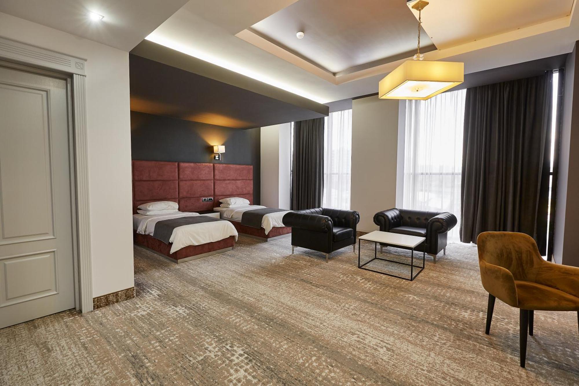 Aghababyan'S Hotel Erevan Exterior foto A suite at the hotel