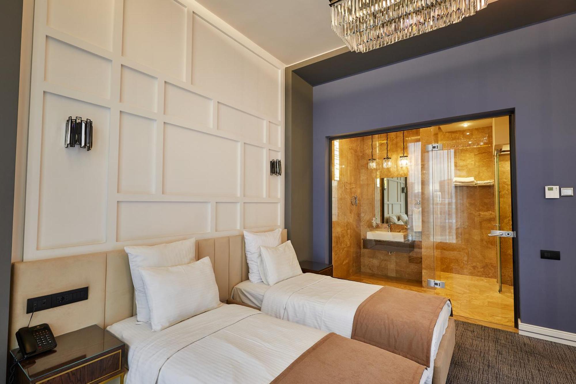 Aghababyan'S Hotel Erevan Quarto foto A room at the hotel