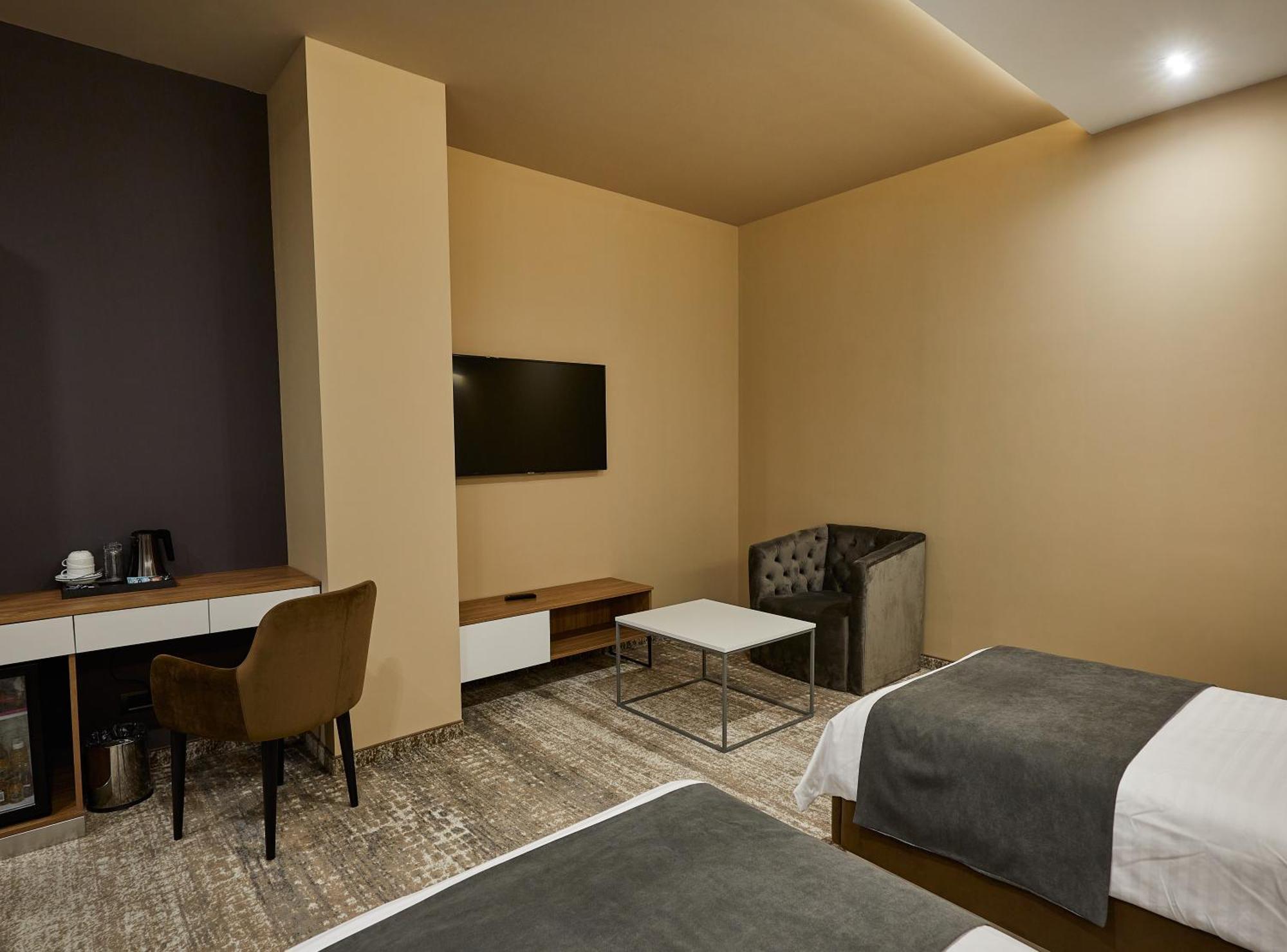 Aghababyan'S Hotel Erevan Quarto foto A room at the hotel