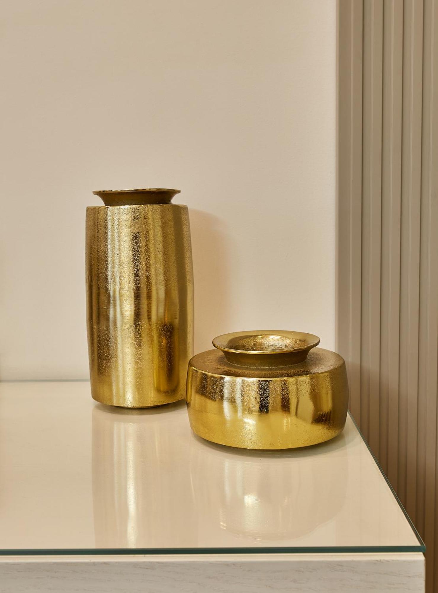 Aghababyan'S Hotel Erevan Quarto foto Gold ceramic vases