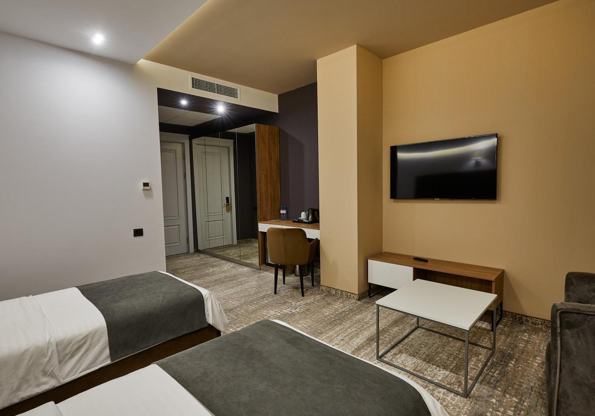 Aghababyan'S Hotel Erevan Quarto foto A room at the hotel