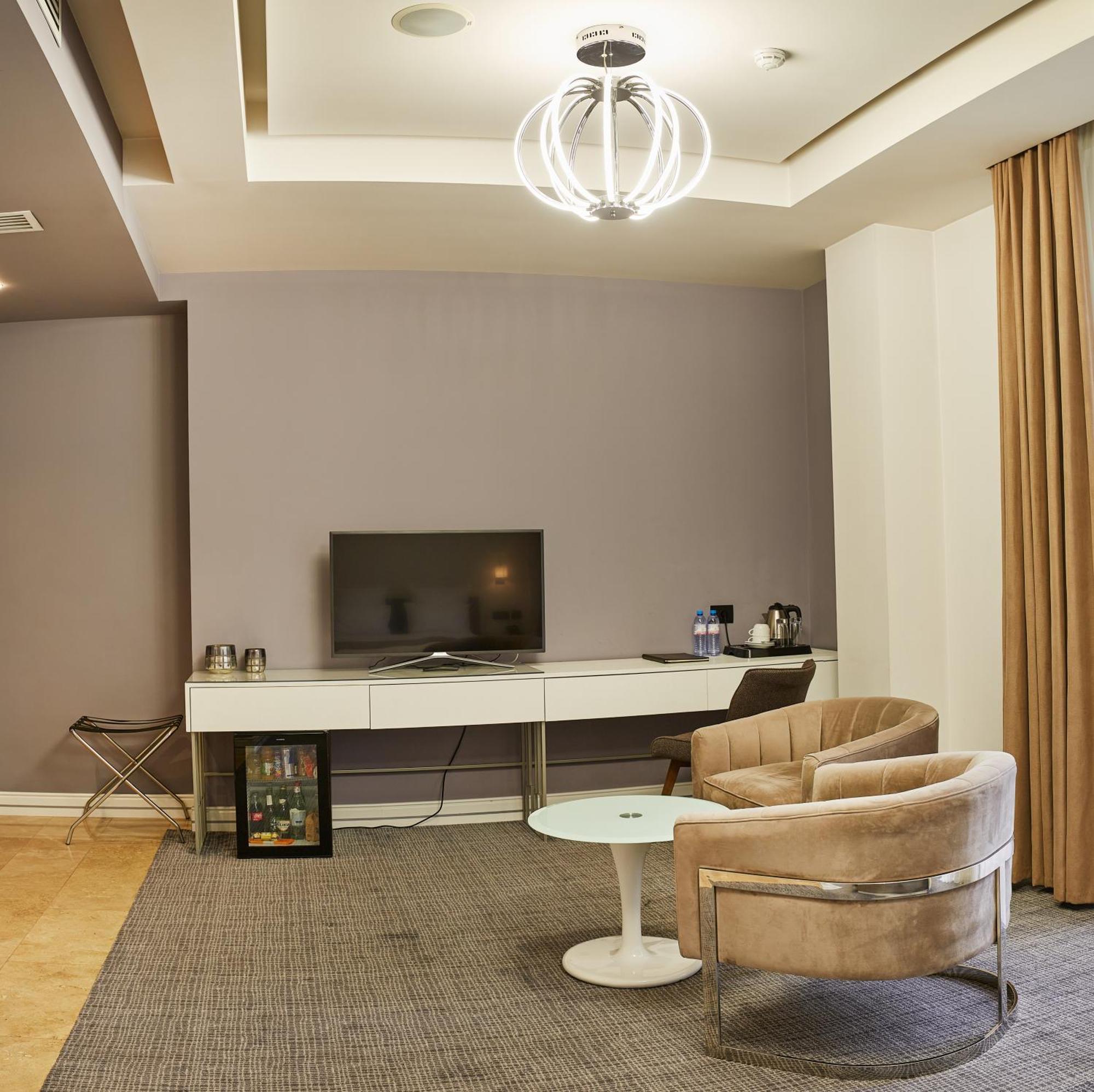 Aghababyan'S Hotel Erevan Quarto foto A room at the hotel