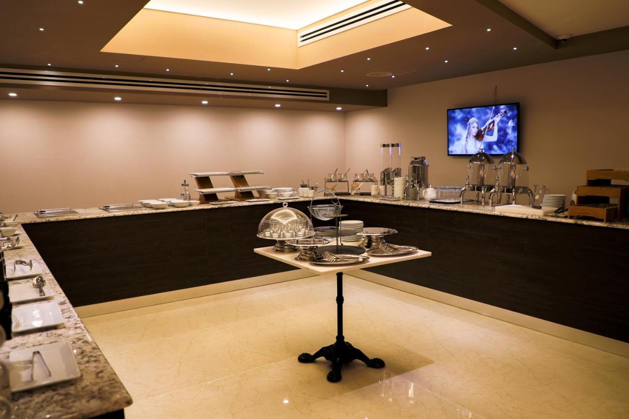 Aghababyan'S Hotel Erevan Exterior foto The lounge at the airport