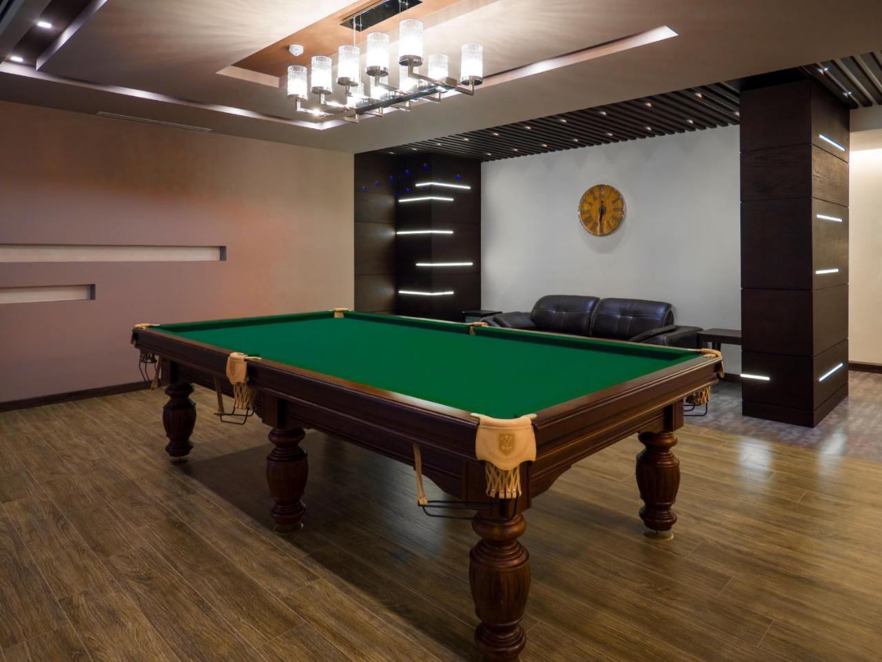 Aghababyan'S Hotel Erevan Exterior foto A pool table