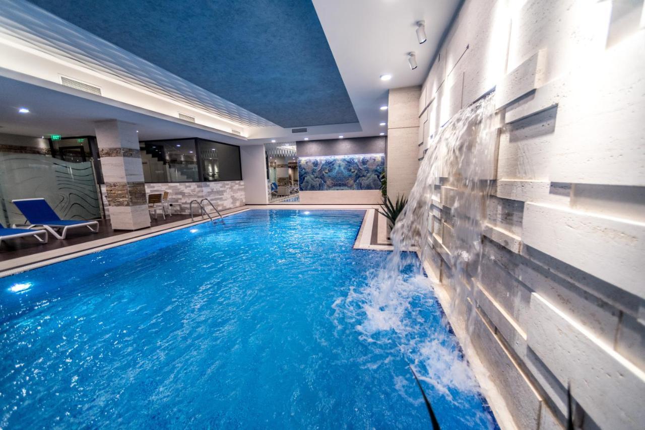 Aghababyan'S Hotel Erevan Exterior foto The swimming pool at the hotel