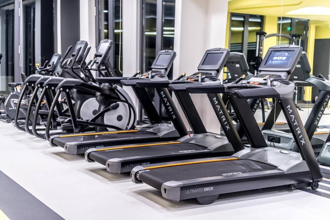 Aghababyan'S Hotel Erevan Exterior foto Treadmills in a gym